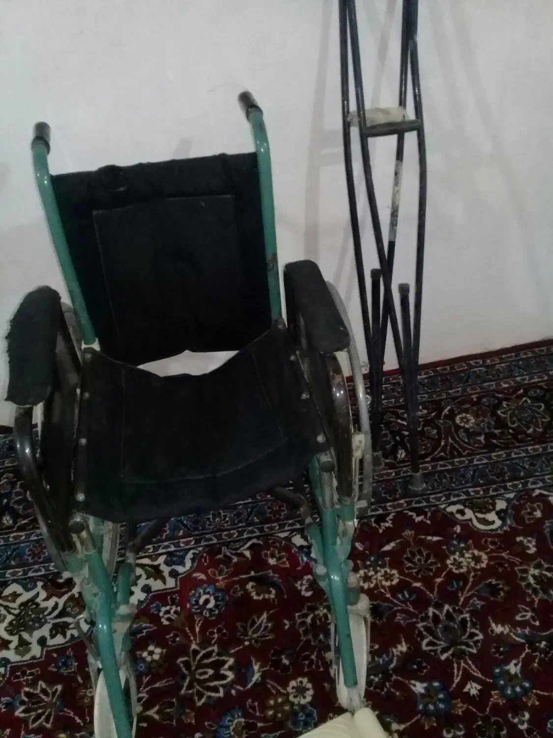 ویلچروعصا زیر بغل کارکرده سالم فوری فروشی|آرایشی، بهداشتی، درمانی|خمین, |دیوار