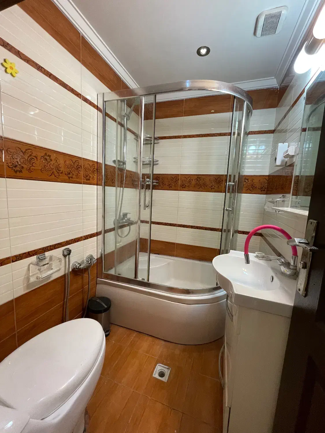 آپارتمان دو خوابه و دو نبش در بهترین طبقه