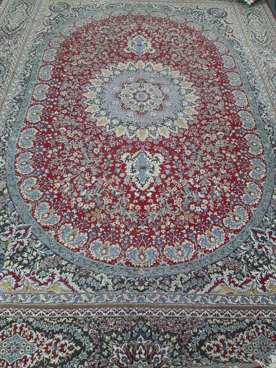 فرش ۱۲ متری ۷۰۰ شانه قدیمی و یک جفت ۶ متری لاکی|فرش|قم, زنبیل آباد|دیوار