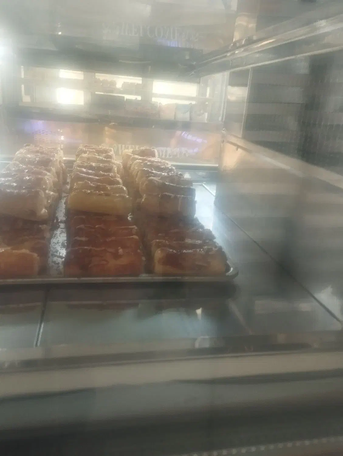 با سلام به یک فروشنده ماهر در قنادی نیازمندیم|استخدام خدمات فروشگاه و رستوران|قم, شهرک امام حسین|دیوار