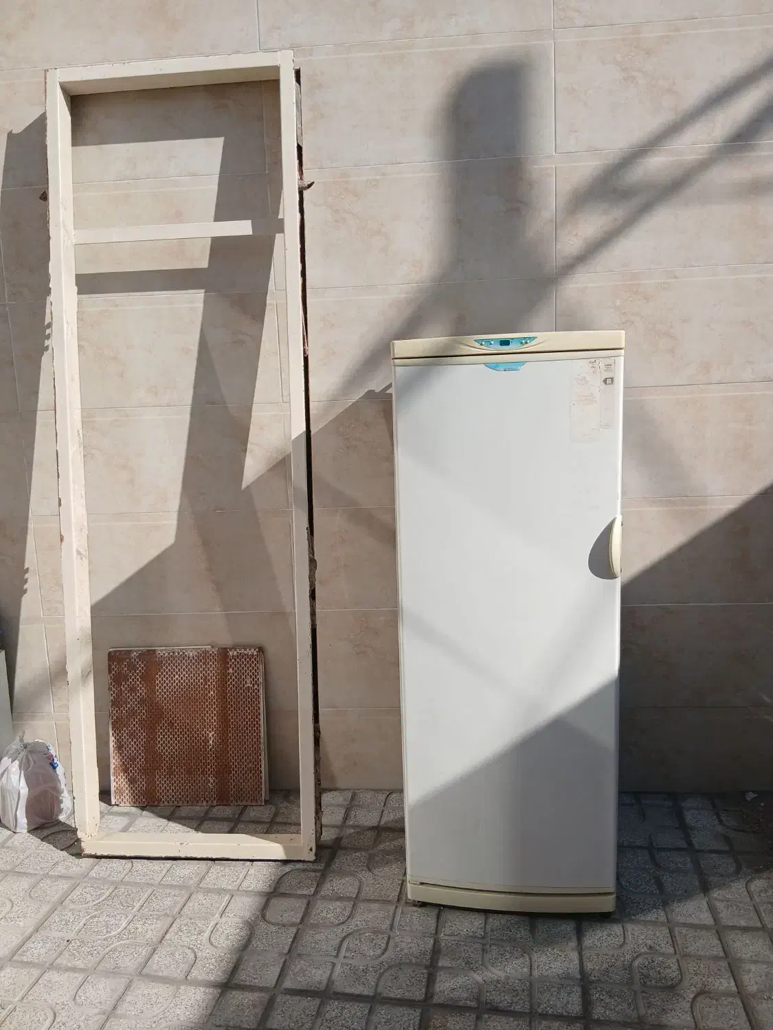 درب چوبی و یخچال فریزر|حراج|ساوه, |دیوار