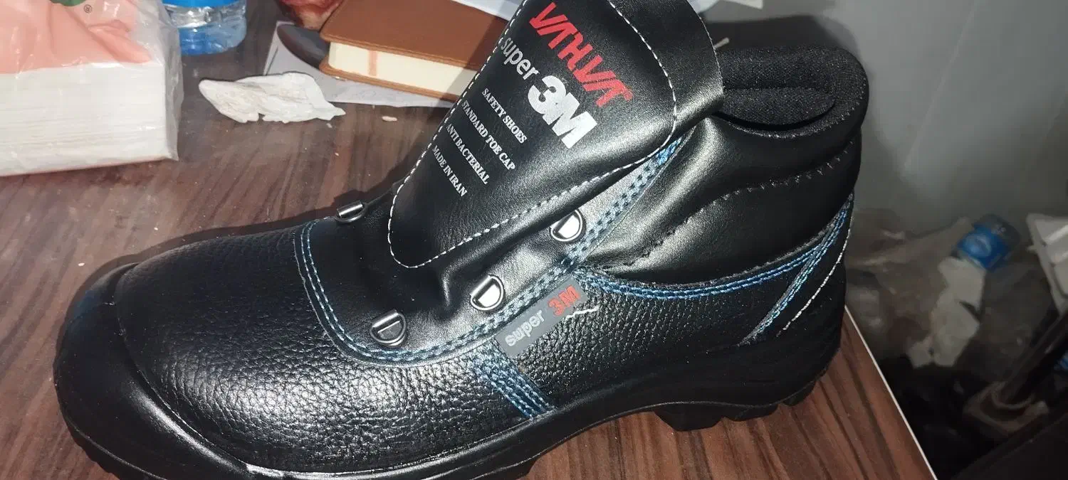 کفش ایمنی|کیف، کفش، کمربند|قائن, |دیوار