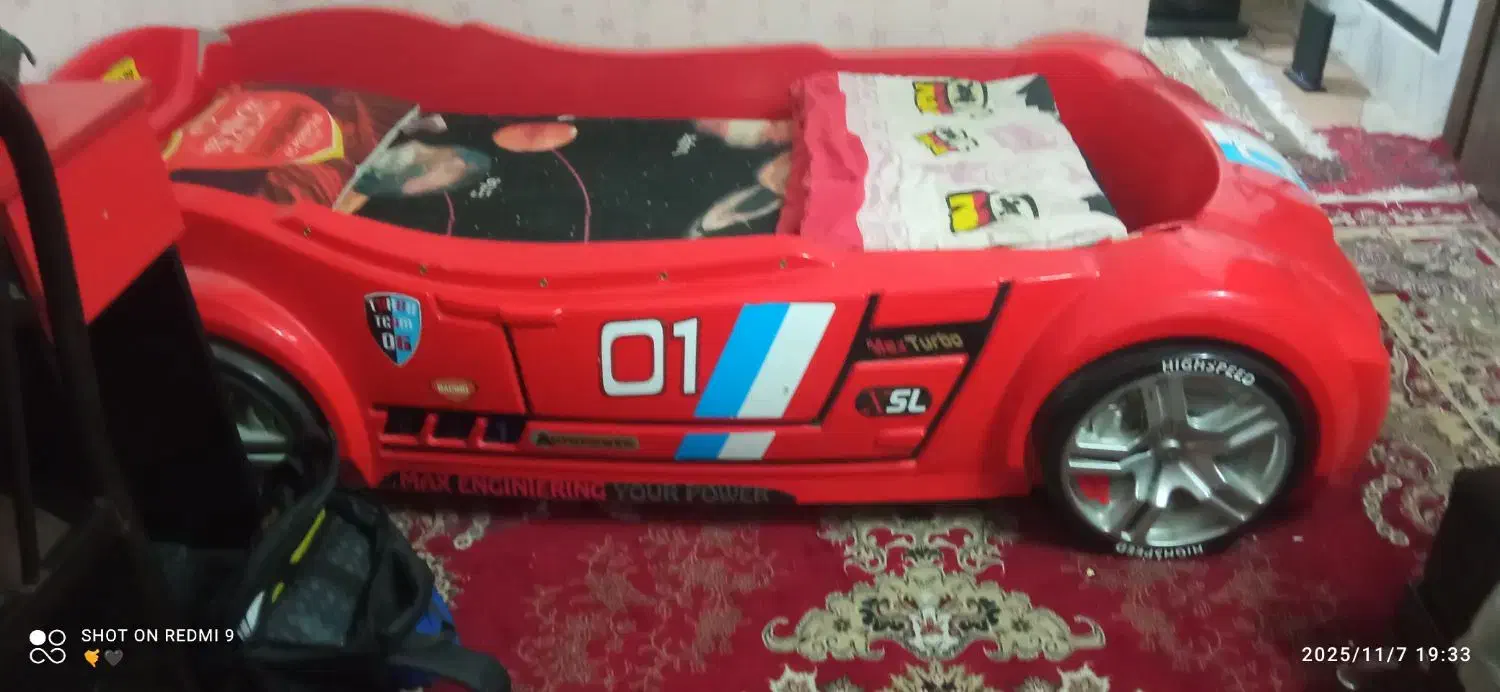 تخت نوجوان طرح ماشین و یک دست مبل ال|تخت و سرویس خواب|زاهدان, |دیوار