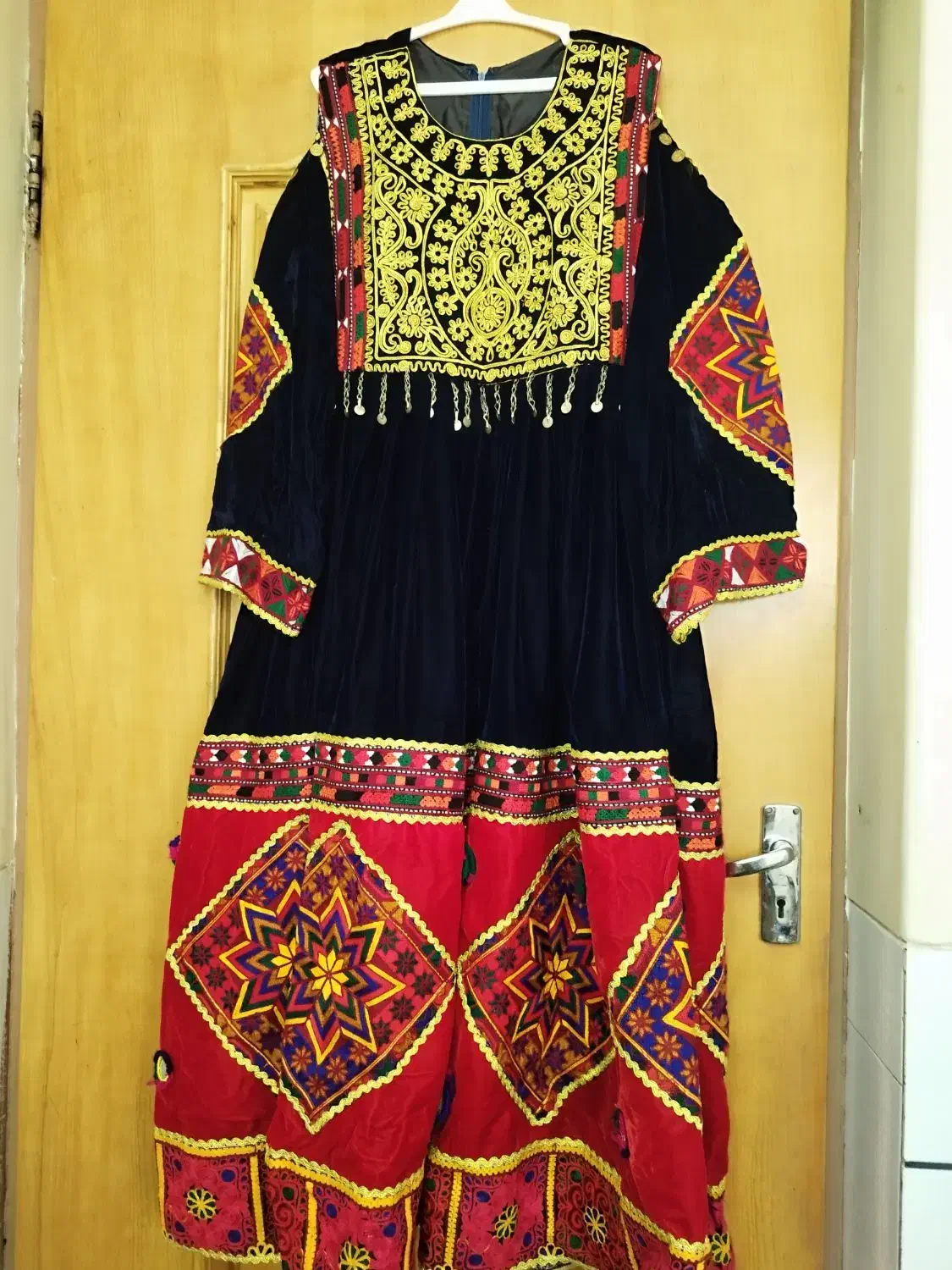 لباس محلی و ساری هندی|لباس|مبارکه, |دیوار