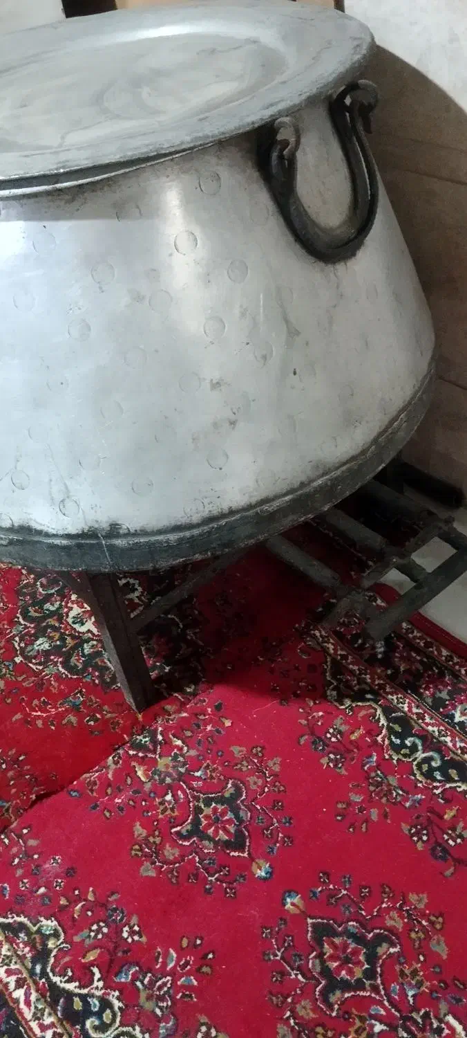 دیگ‌مجلسی‌بزرگ|ظروف پخت‌وپز|خان ببین, |دیوار