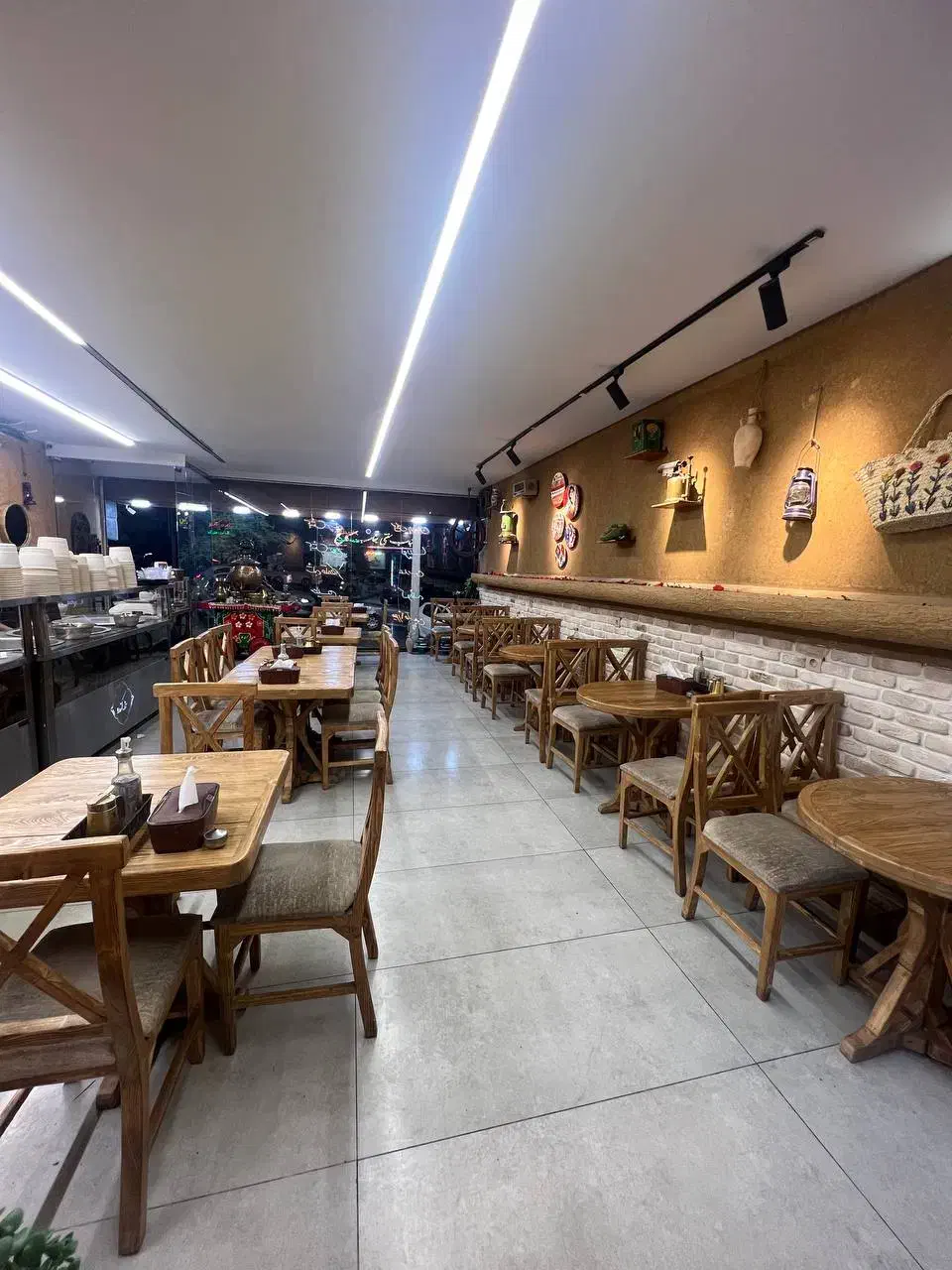 میز و صندلی رستوران کافه|کافی‌شاپ و رستوران|تهران, سردارجنگل|دیوار