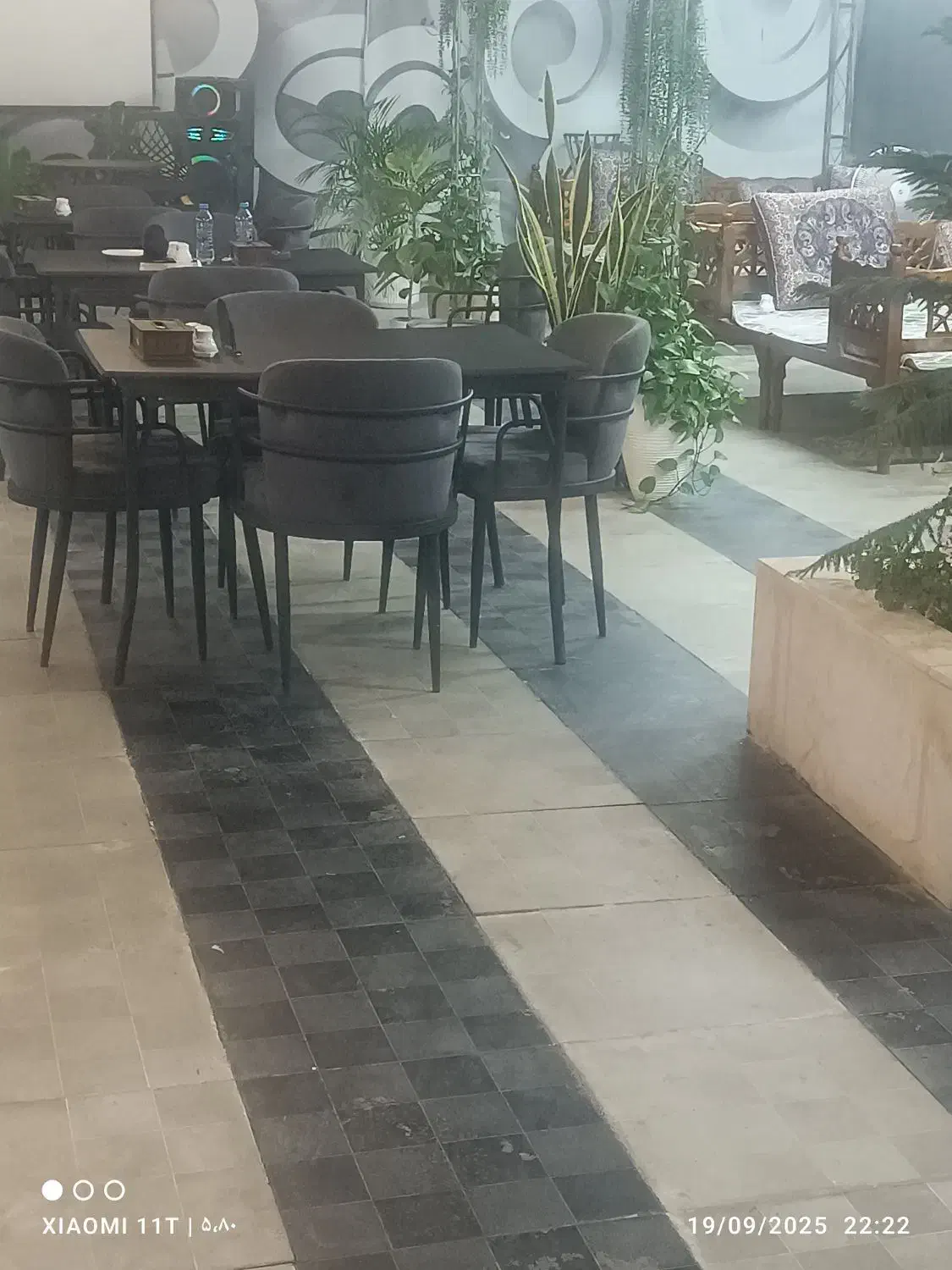 ویتر و سالن دار. باریستا و کمک باریستا. پیک موتوری|استخدام خدمات فروشگاه و رستوران|قدس, شهر‌قدس|دیوار