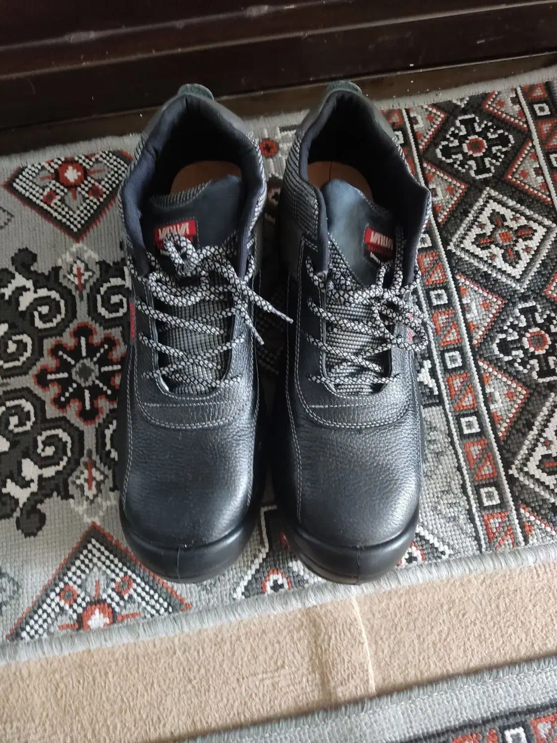 کفش ایمنی|کیف، کفش، کمربند|بروجن, |دیوار