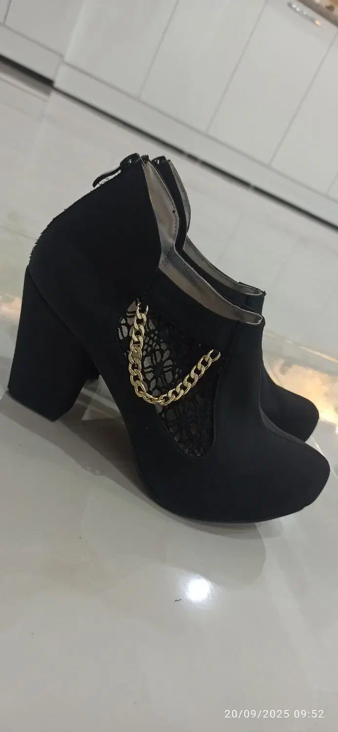 کفش مجلسی|کیف، کفش، کمربند|آبپخش, |دیوار