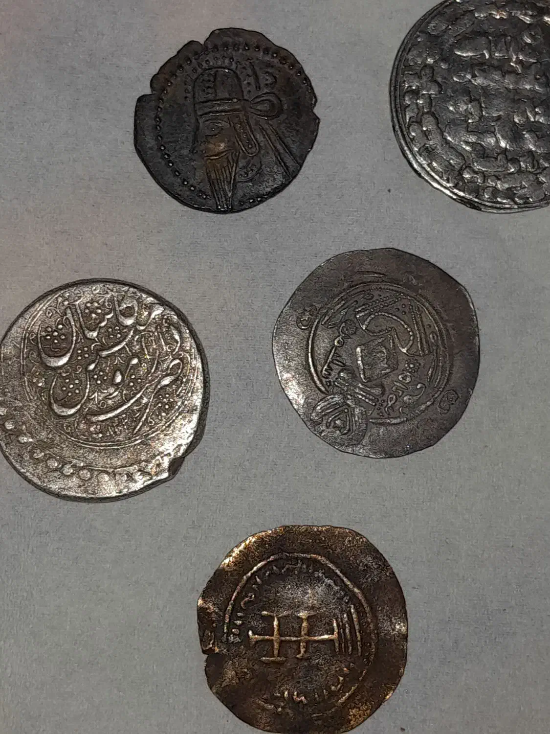 سکه های قدیمی ساسانی قاجاری اسلامی|کلکسیون اشیاء عتیقه|شیراز, لاله|دیوار