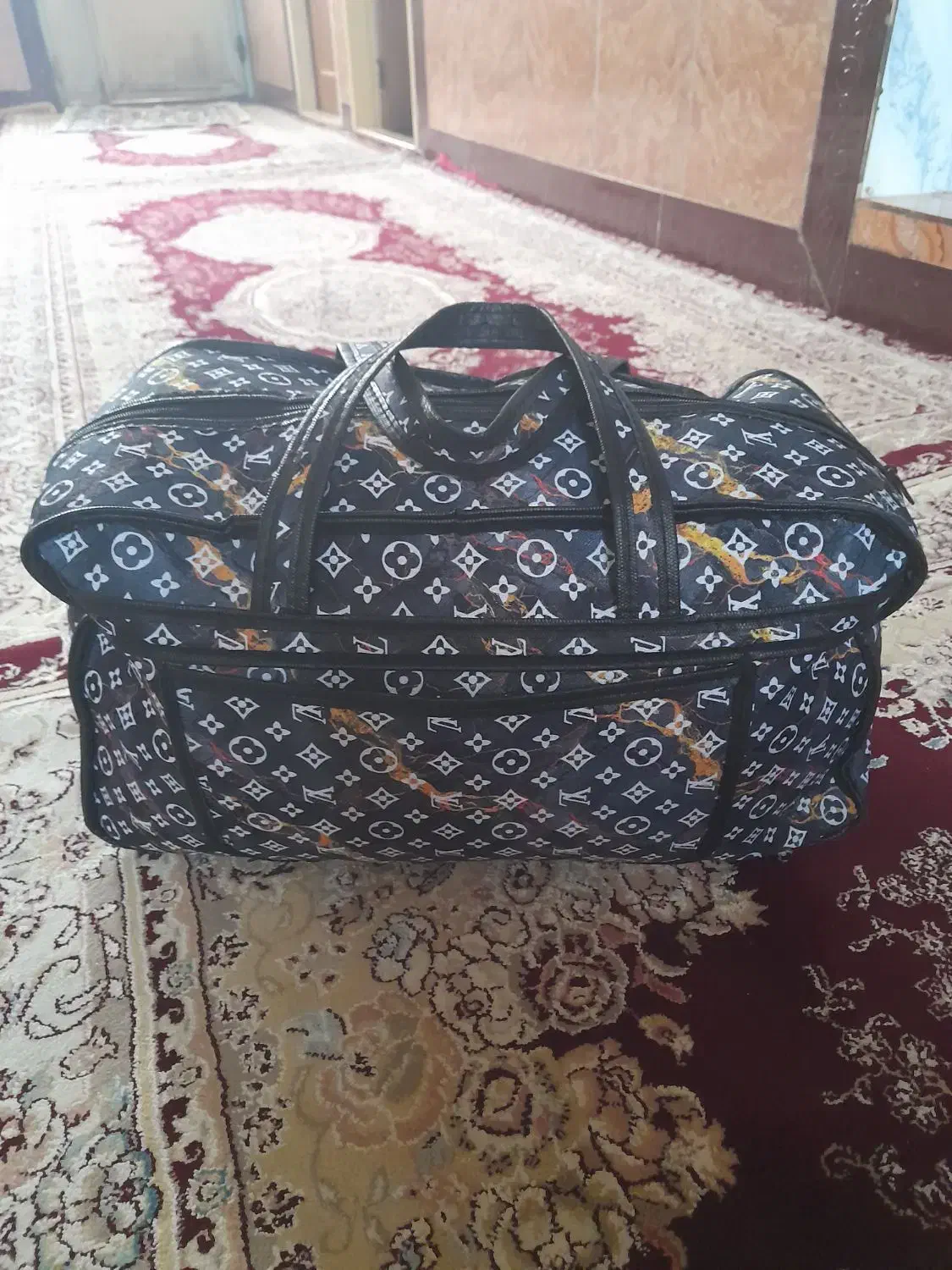 ساک پیدا شده|اشیا|نهاوند, |دیوار