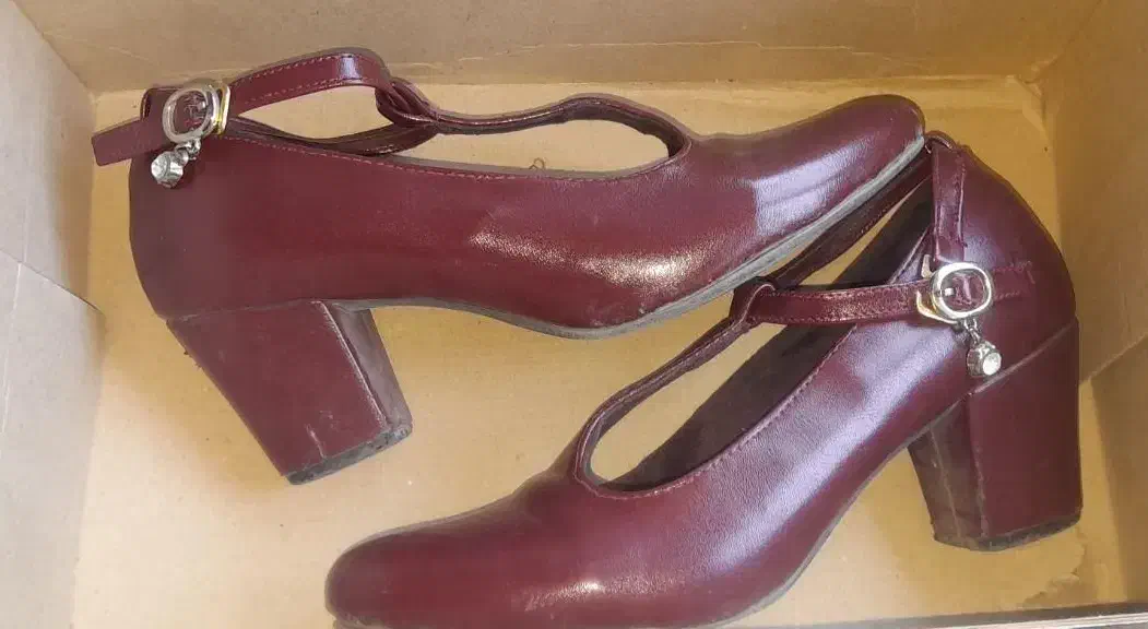 سایز ۳۸ کوچک عنابی رنگ|کیف، کفش، کمربند|دورود, |دیوار