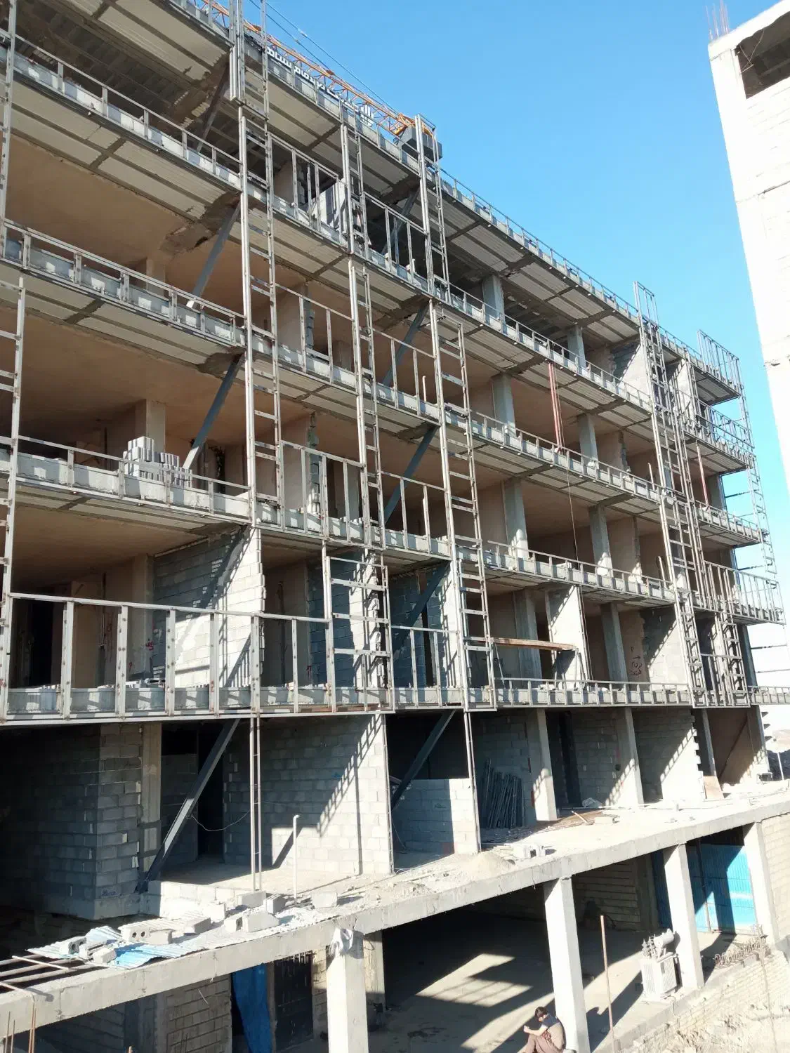 استخدام کارگر جوشکارساختمانی|استخدام معماری، عمران و ساختمانی|اصفهان, هفتون|دیوار