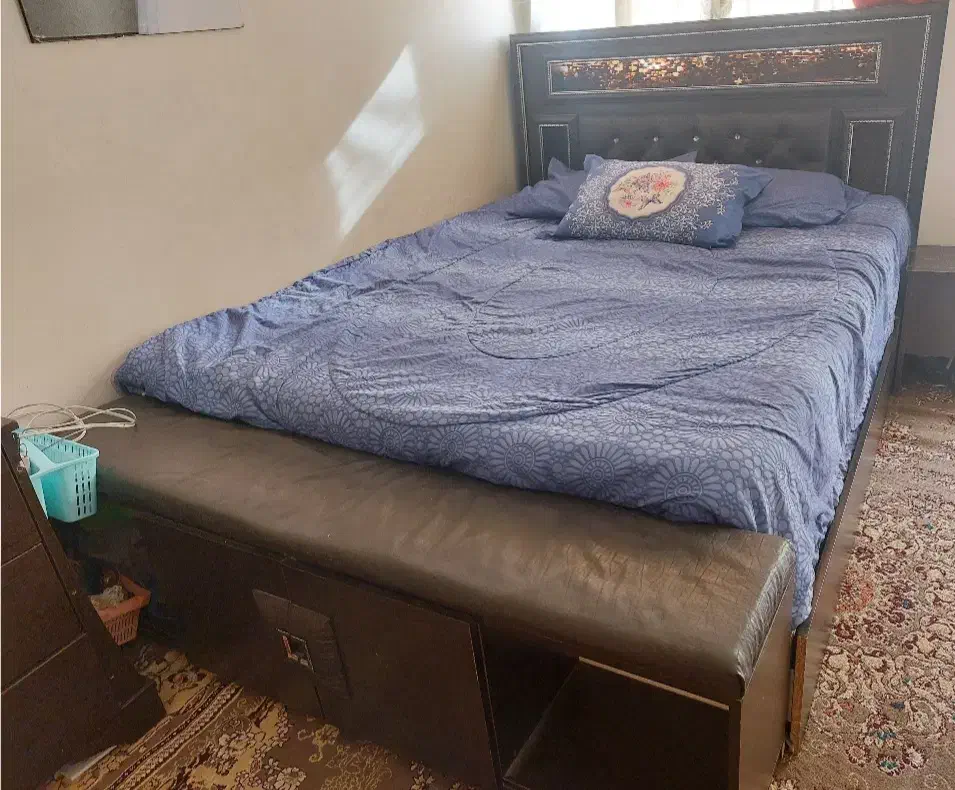 فروش فوری تخت دونفره کاملا سالم ب دلیل کمبودجا|تخت و سرویس خواب|بندرعباس, |دیوار