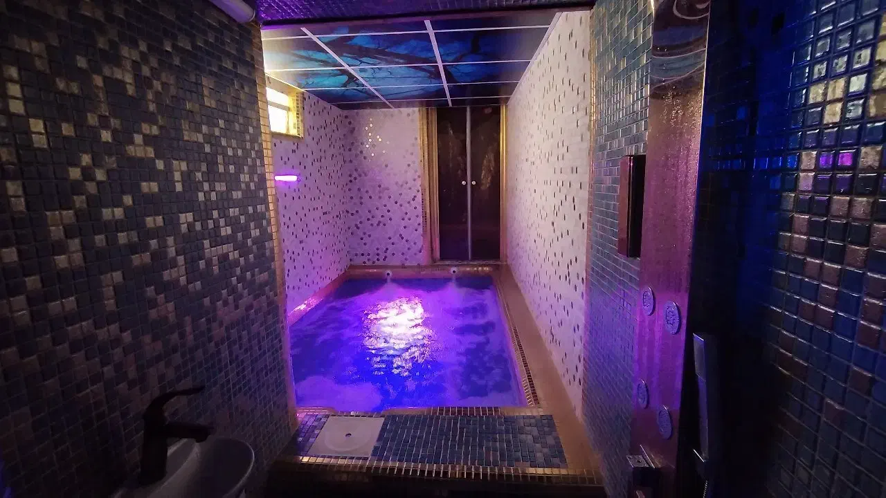 اجاره ویلا چوبی مدرن با جکوزی آب گرم|اجارهٔ کوتاهمدت ویلا و باغ|تهران, سوهانک|دیوار