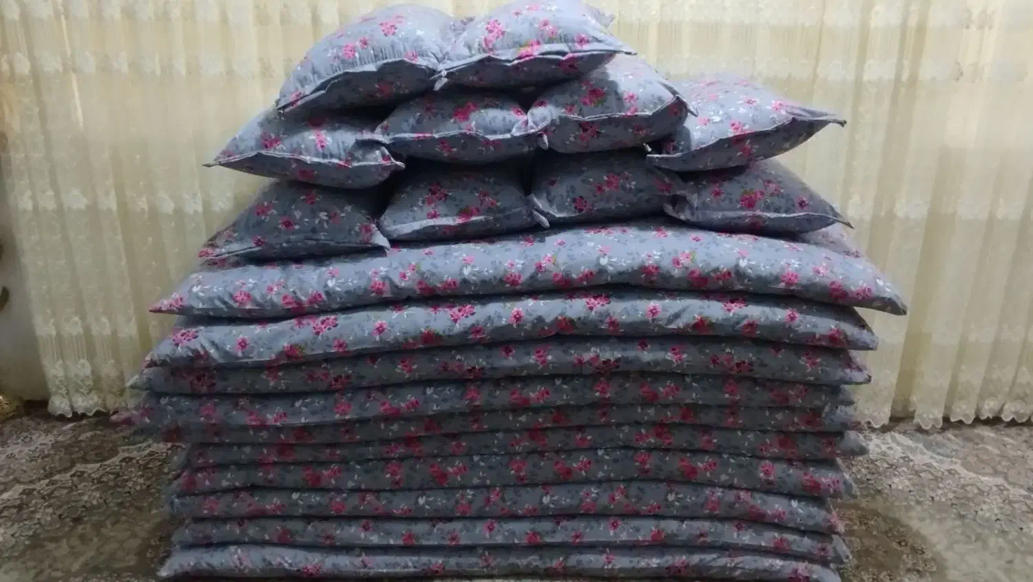 تشک|رختخواب، بالش، پتو|فامنین, |دیوار