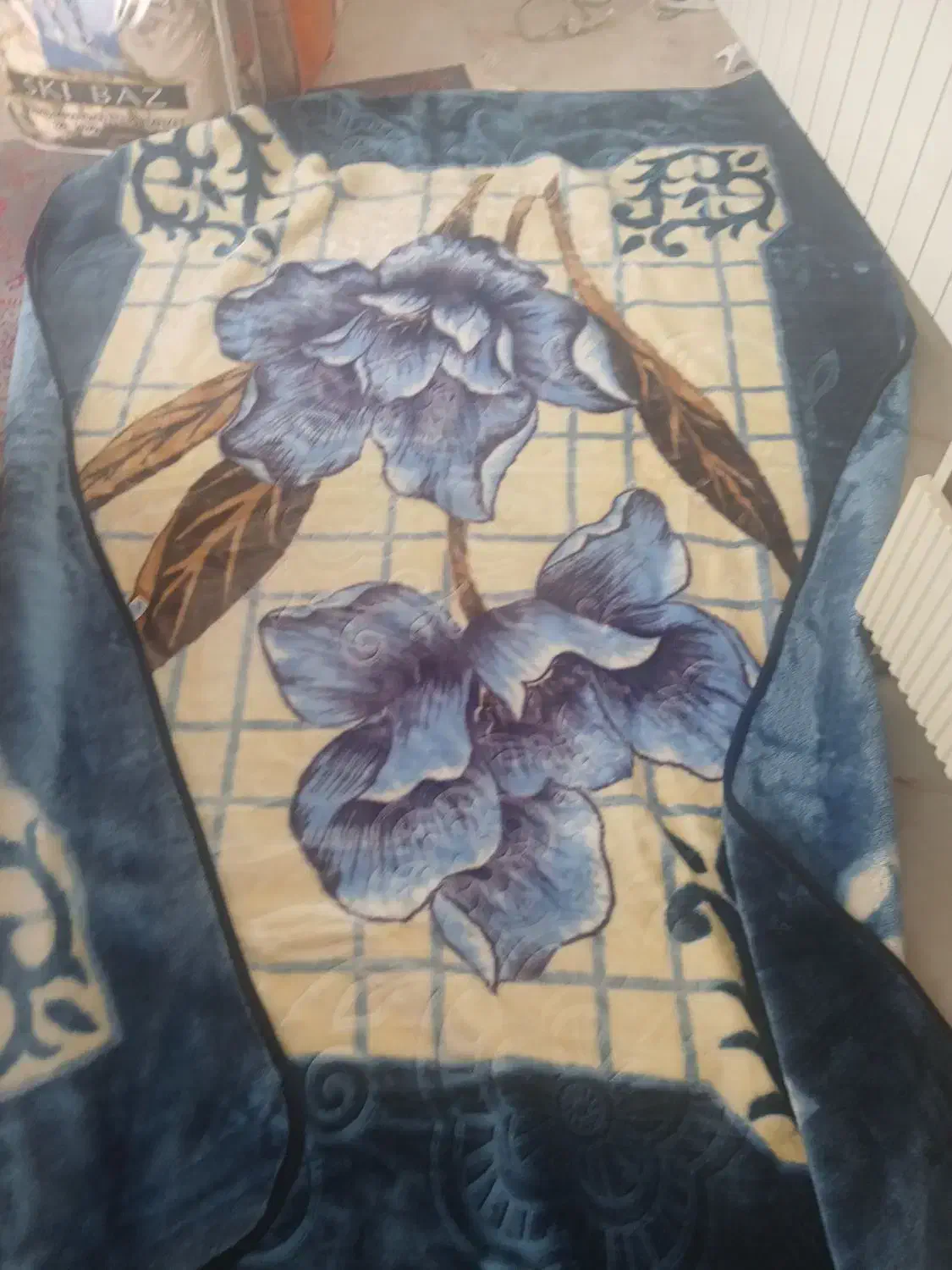 پتو یک نفره|رختخواب، بالش، پتو|بومهن, |دیوار