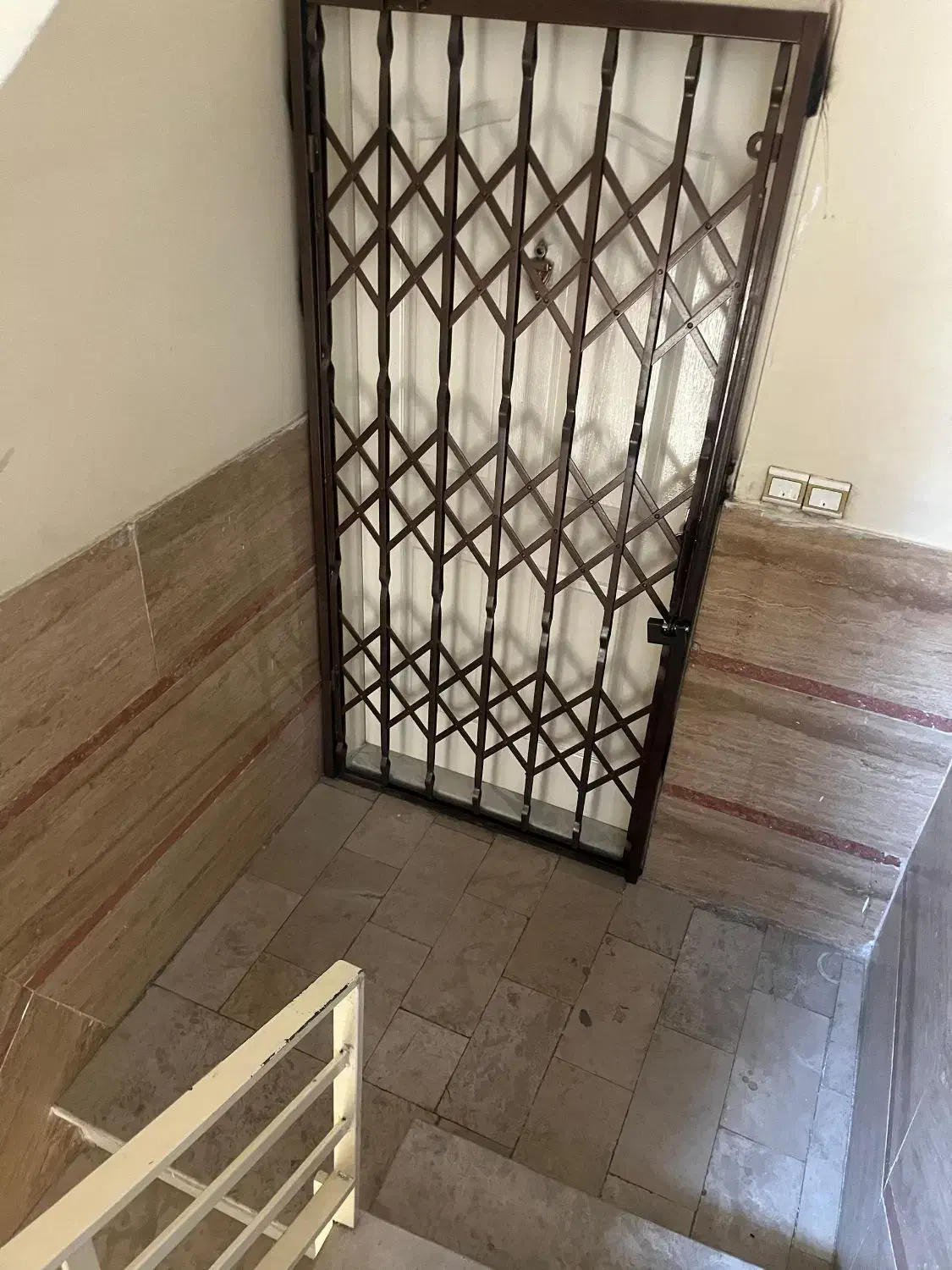 آپارتمان حدود ۸۰ متری -پیروزی - کرمان شرقی