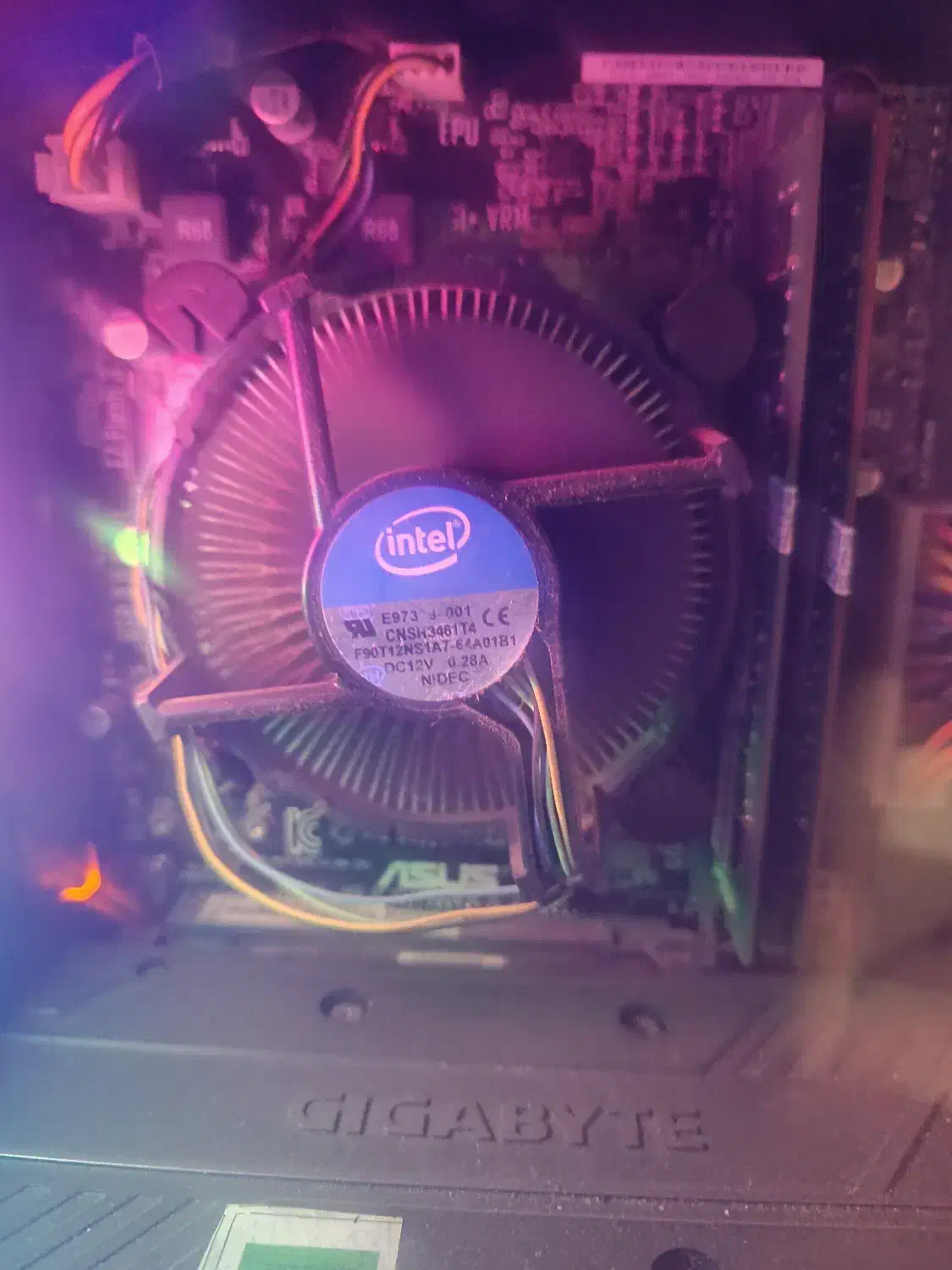 گیمینگ|رایانه رومیزی|رباط‌کریم, رباط‌کریم|دیوار