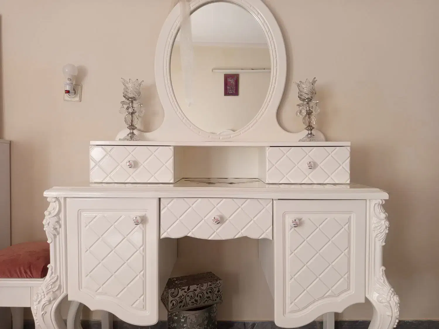 فروش فوری میز آرایش همراه با صندلی|تخت و سرویس خواب|رزن, |دیوار