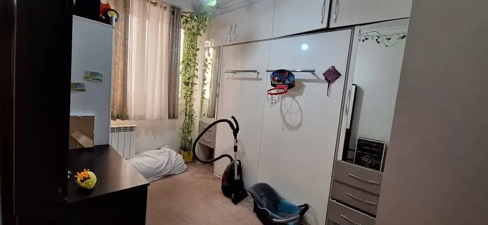 63مترطبقه1پارکینگ1خوابه آسانسور خ حیدری ک درختی