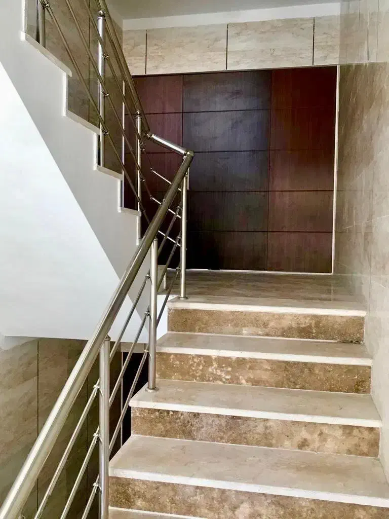 ۹۵۰ متر مستغلات اداری ممتاز در ۳ طبقه مستقل