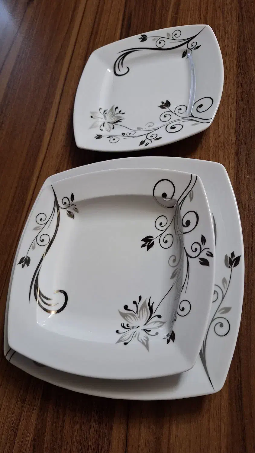 سرویس چینی ۱۸نفره|ظروف سرو و پذیرایی|اراک, |دیوار