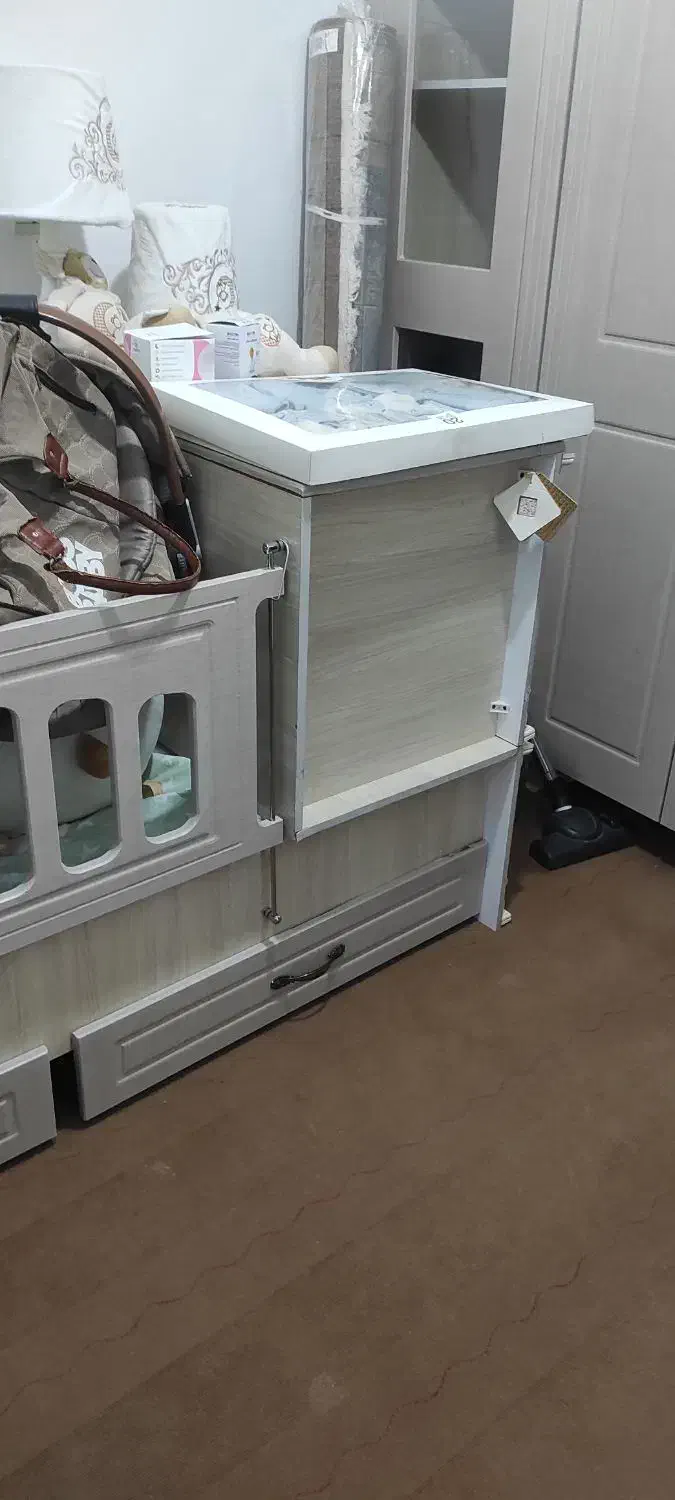 تخت کودک و نوجوان.|تخت و سرویس خواب|بندر انزلی, سید آسیه|دیوار