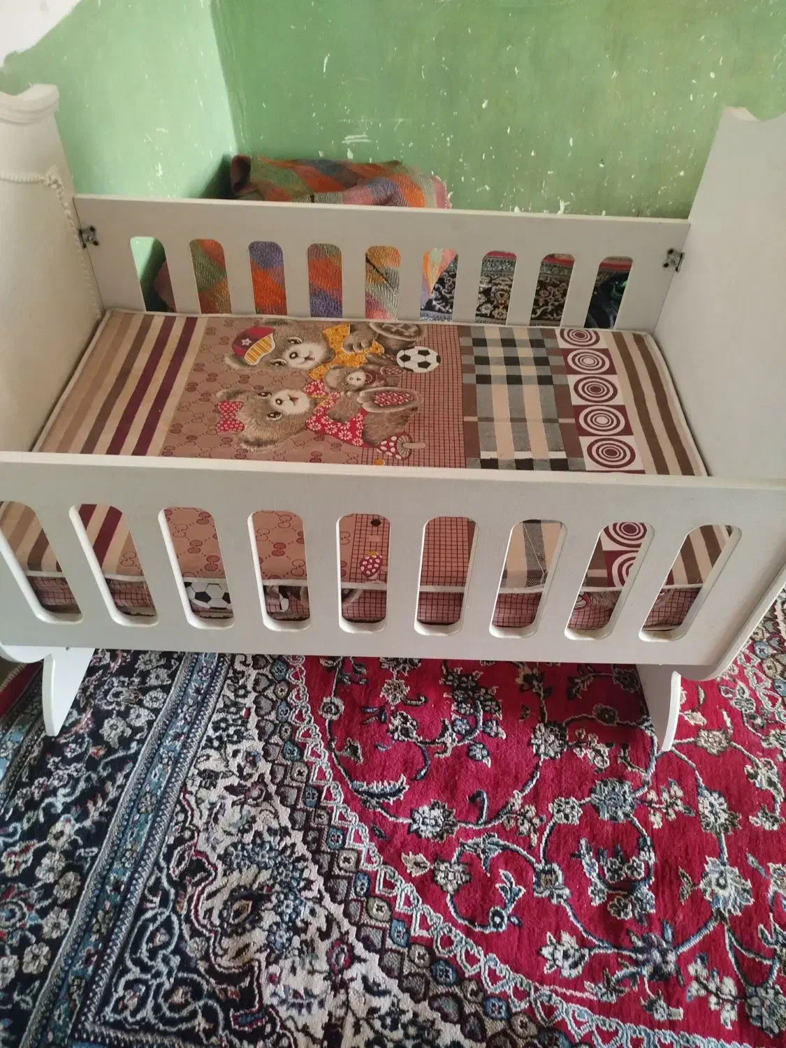 تخت گهواری کودک|تخت و صندلی بچه|الشتر, |دیوار