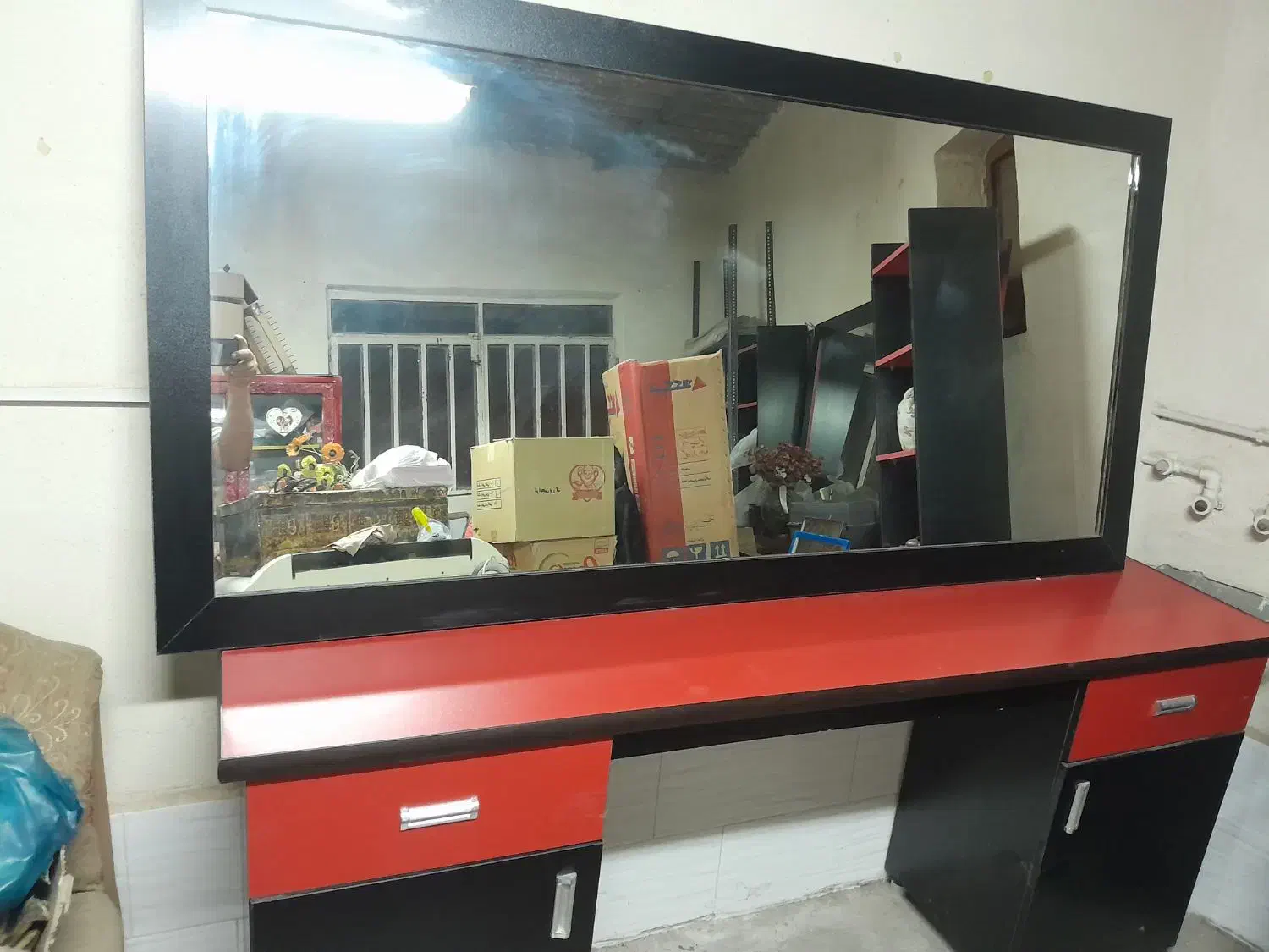 میز آینه وصندلی آرایشگاه زنانه|آرایشگاه و سالنهای زیبایی|میانه, |دیوار