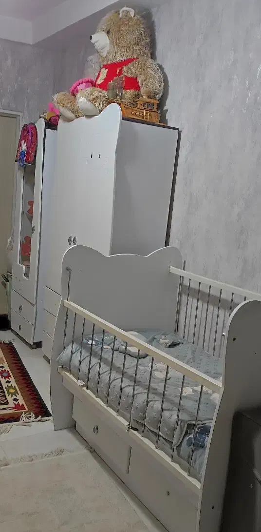 همه|تخت و سرویس خواب|تهران, قیام|دیوار