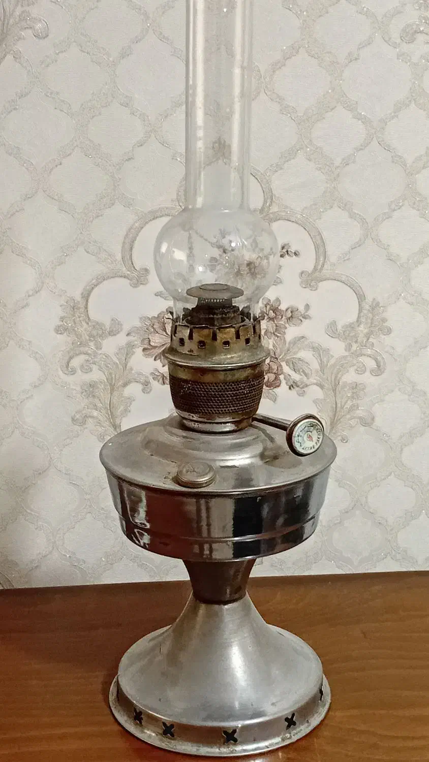 گردسوز قدیمی.|کلکسیون اشیاء عتیقه|تهران, میدان میوه و تره‌بار مرکزی|دیوار