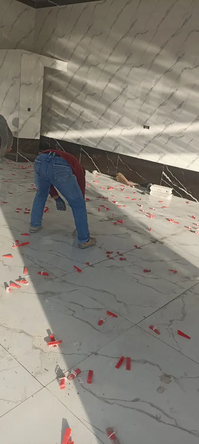 کاشی‌کاری و دیوارـ چینی با ابزار مدرن کیفیت تضمینی|خدمات پیشه و مهارت|پارس‌آباد, |دیوار