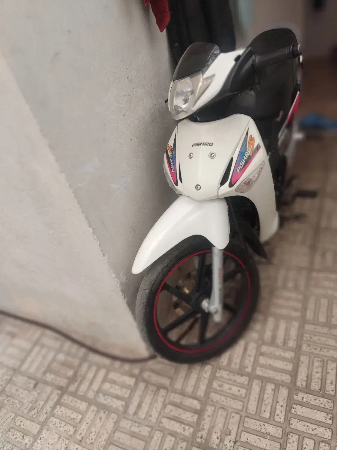 موتور ویو|موتورسیکلت|اقبالیه, |دیوار