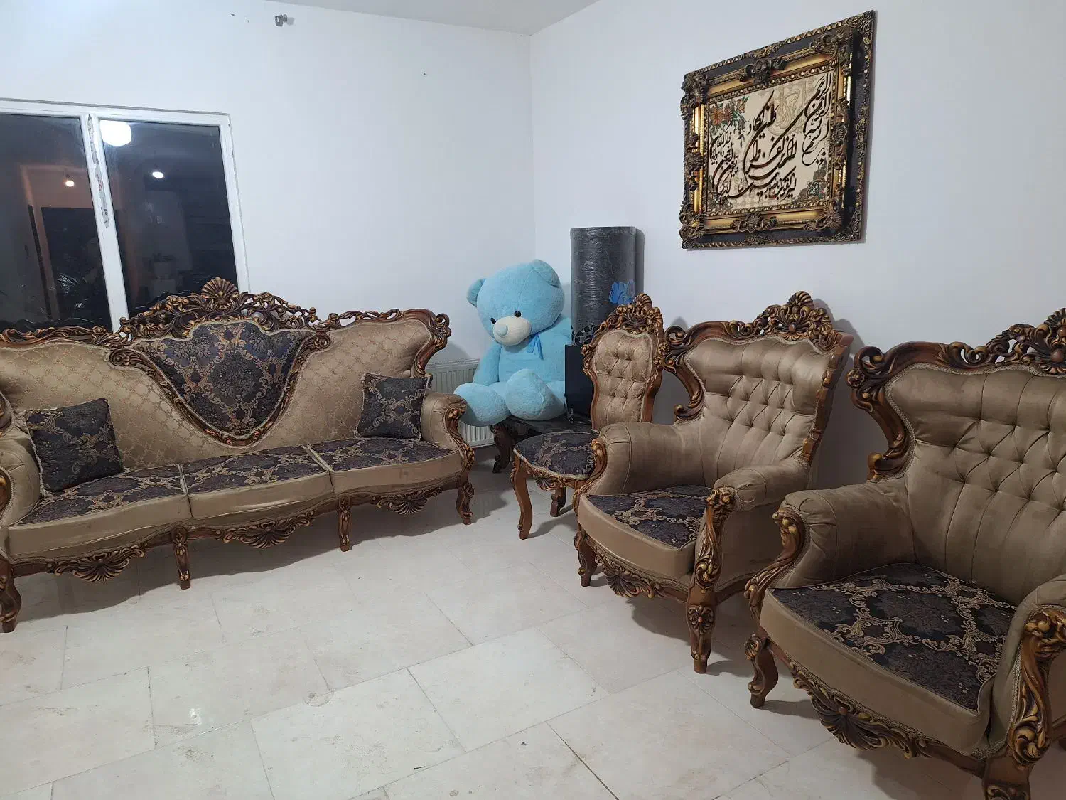 مبلمان کلاسیک 9 نفره چوب گردو|مبلمان خانگی و میز عسلی|هشتگرد, شهرک گلخانه|دیوار