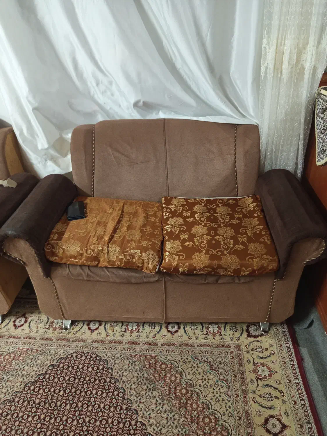 دوعدد مبل|مبلمان خانگی و میز عسلی|تالش, هشتپر|دیوار