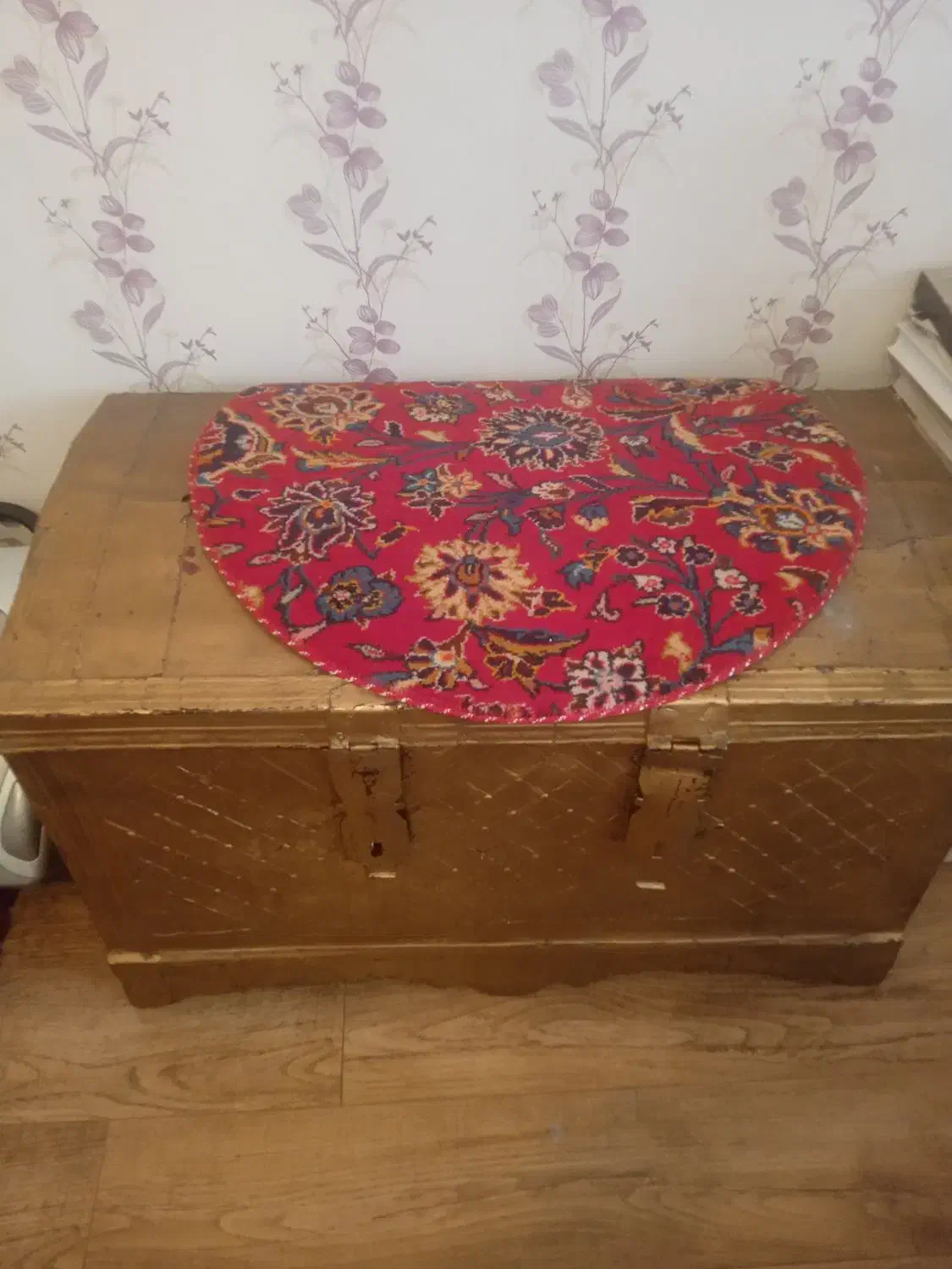 صندوقچه چوبی قدیمی|کلکسیون اشیاء عتیقه|تهران, فلسطین (میدان انقلاب)|دیوار