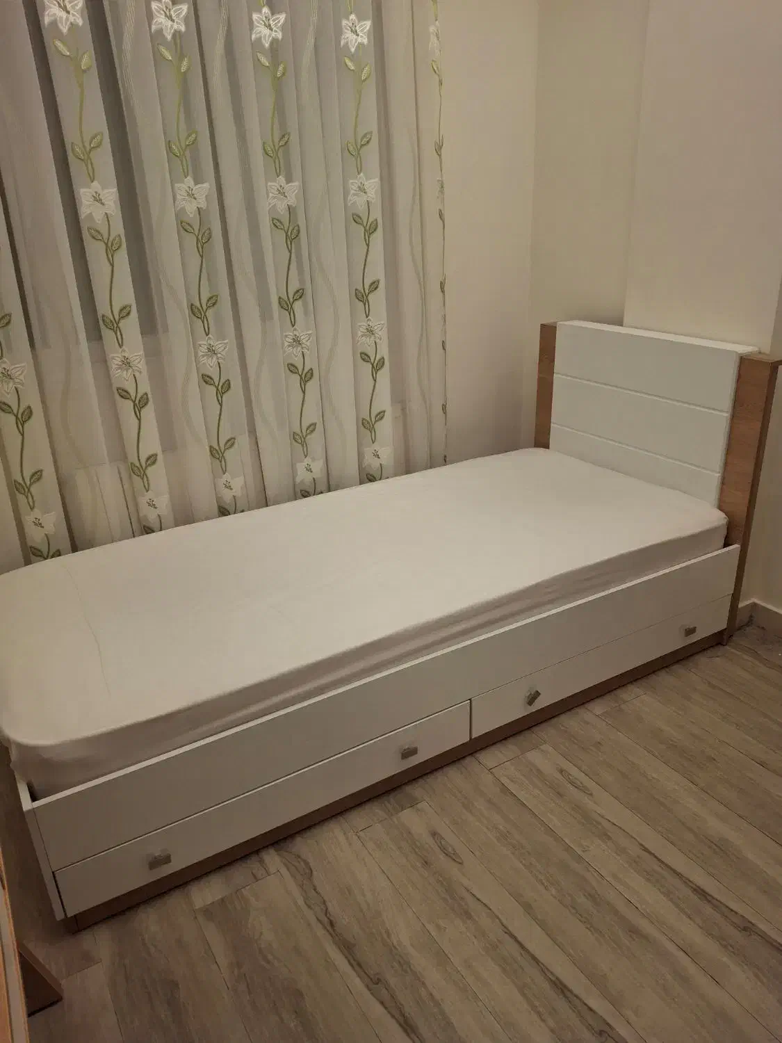 تخت یکنفره سفید با تشک خوشخواب|تخت و سرویس خواب|تهران, شهرک بوعلی|دیوار