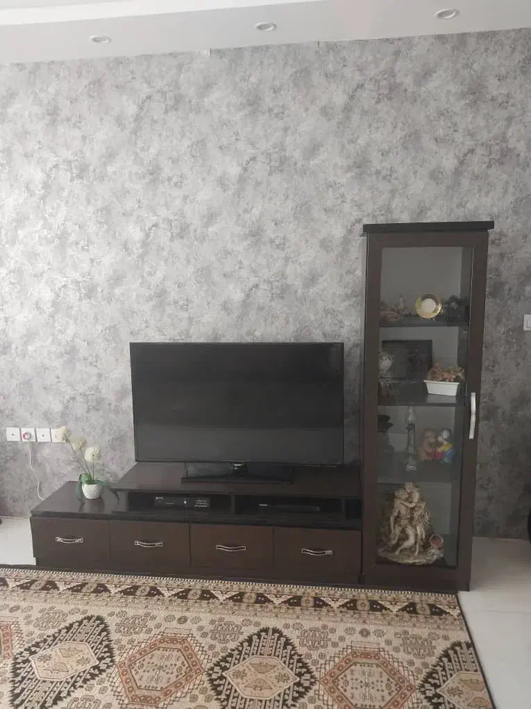 میز تلوزیون تمیز و مرتب|میز تلویزیون|صدرا-فارس, فاز ۱|دیوار