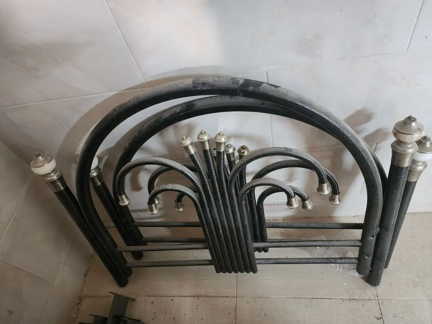 تخت فلزی یک نفره|تخت و سرویس خواب|شیراز, کوی قضات|دیوار