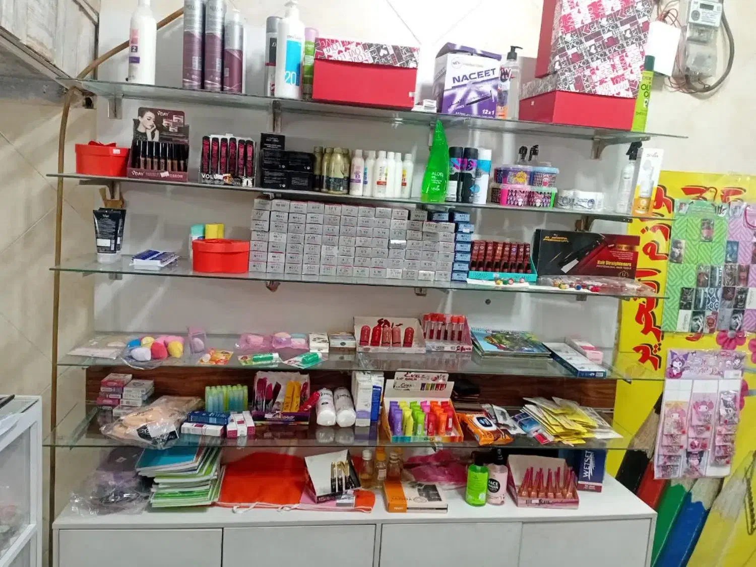 دکور شیشه ای|فروشگاه و مغازه|قم, کیوانفر|دیوار