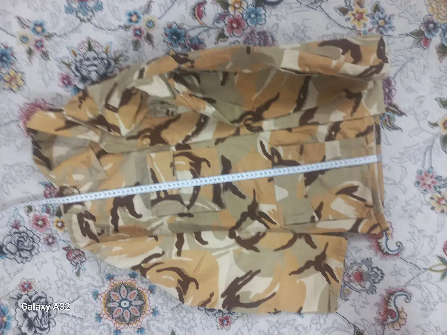 لباس نظامی|لباس|اصفهان, ابر|دیوار