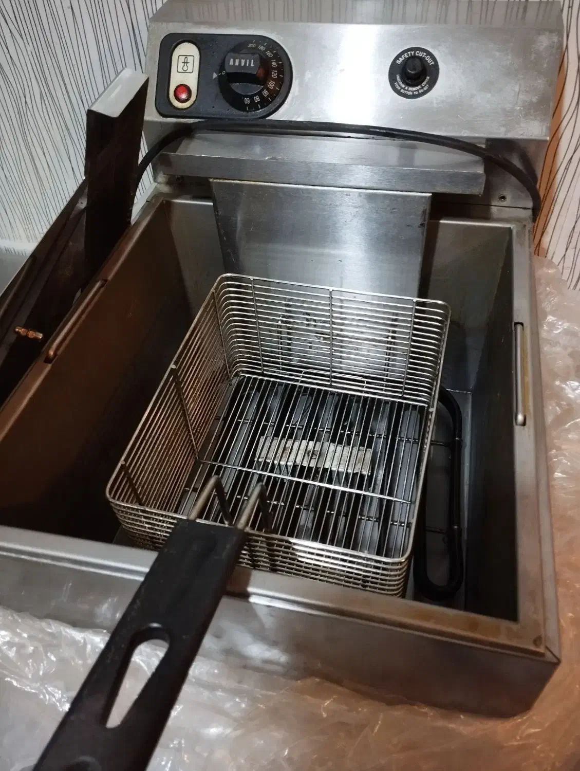 یک سرخ کن تک لگن آنویل و یک سرخ کن دو لگن جنرال|اجاق گاز و لوازم برقی پختوپز|زابل, |دیوار