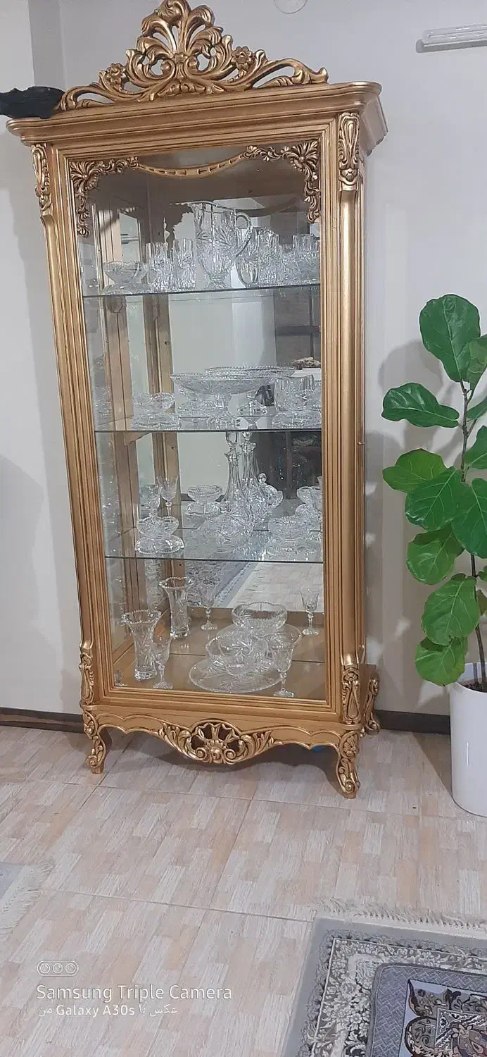 ویترین کاملا سالم چوب راش|بوفه، ویترین، کنسول|اصفهان, صدف|دیوار