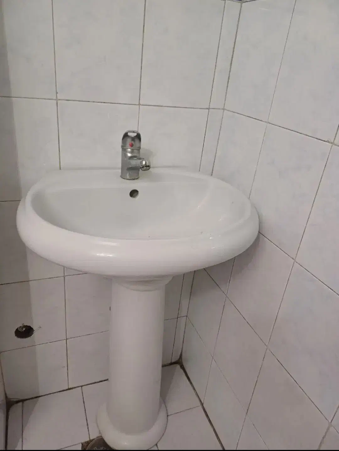 روشویی کامل بدون شیر|لوازم سرویس بهداشتی|کرج, کوی زنبق|دیوار