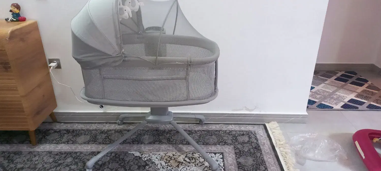 تخت وگهواره برقی کنار مادر|تخت و صندلی بچه|چالوس, |دیوار