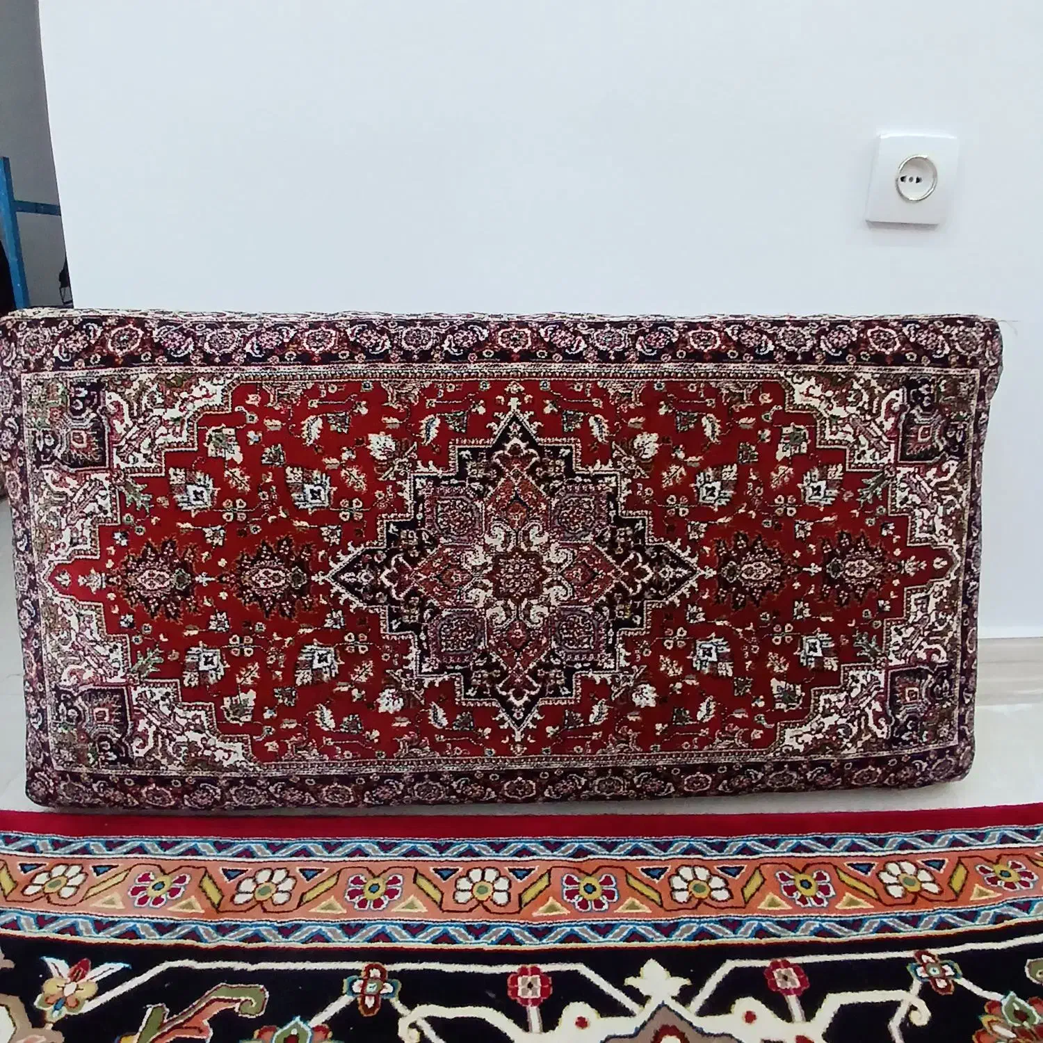 یک جفت پشتی نو وزن سنگین دور دست دوز|پشتی|اندیشه, اندیشه فاز ۱|دیوار