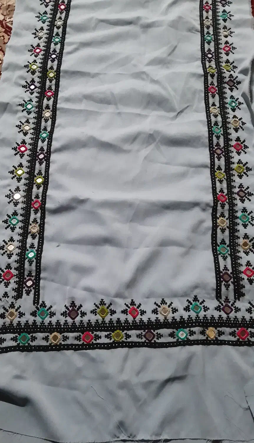 لباس سیاه دوز|لباس|ریگان, |دیوار