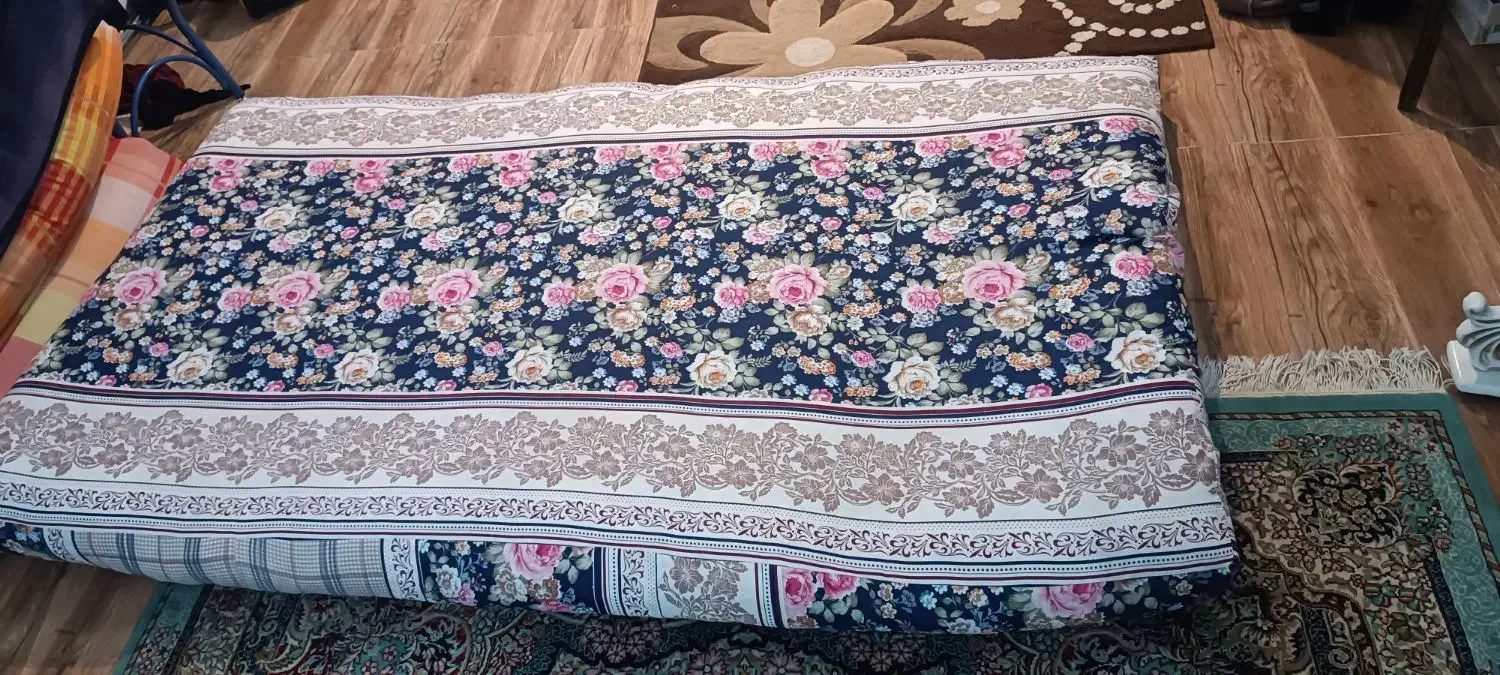 تشک نو|تشک تختخواب|نیشابور, هفده شهریور|دیوار