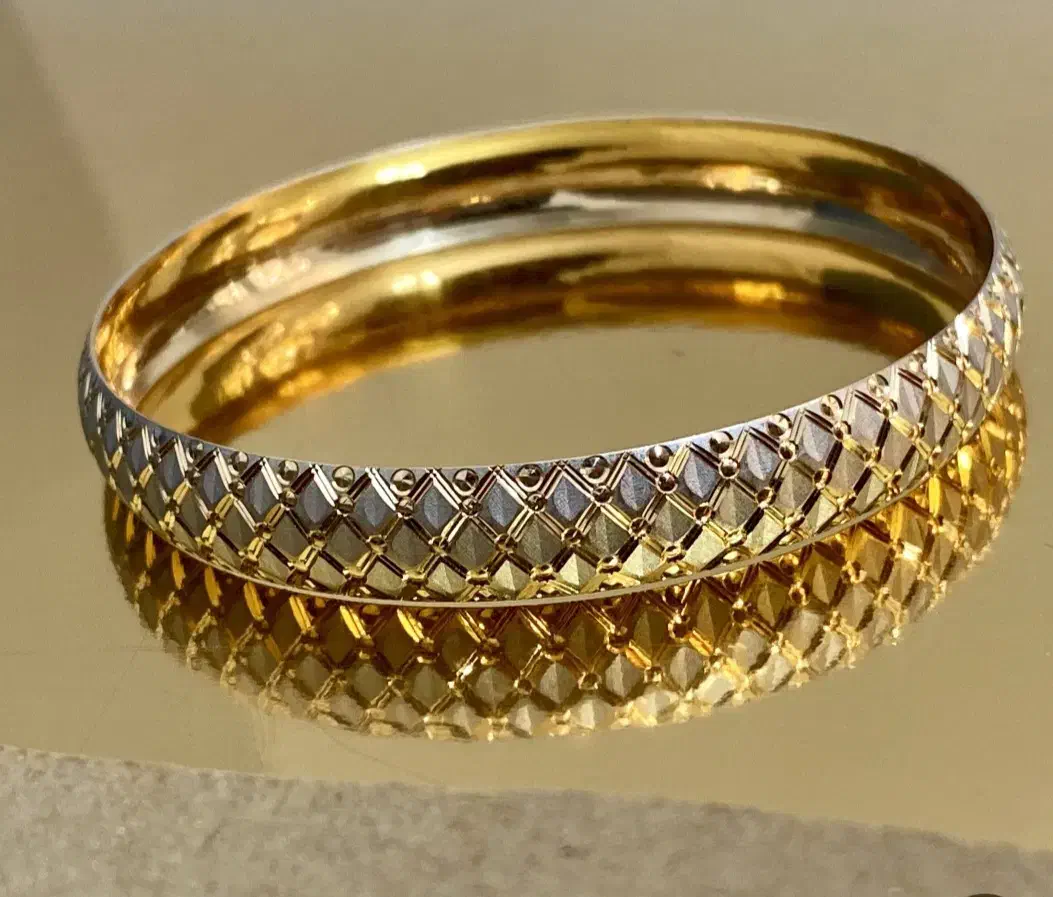 مقداری طلا گمشده|اشیا|آستارا, |دیوار